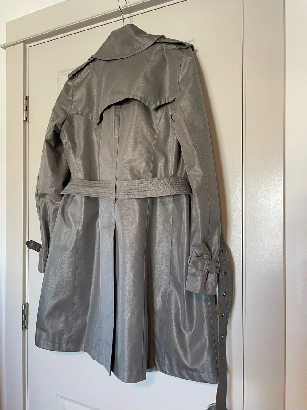 Burberry Women's Silv Double-Breasted Trench Coat - Picture 16 of 16